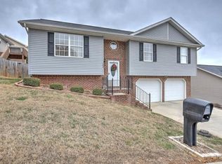 244 Stone Edge Cir, Kingsport, TN 37660