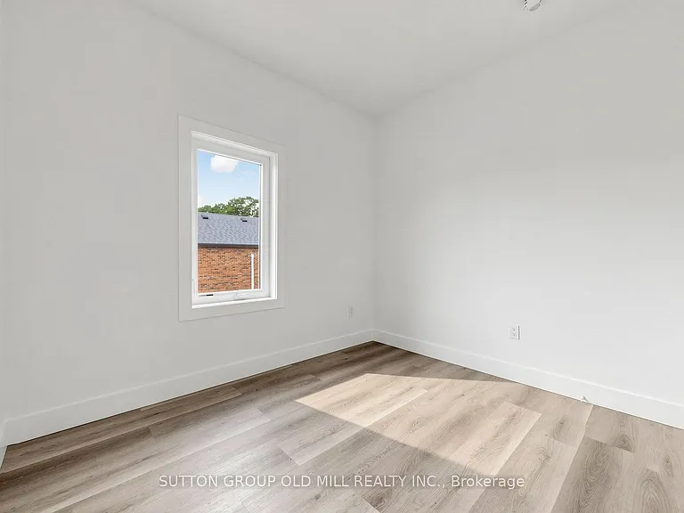 1927 Lawrence Ave W #4 — Photo 10