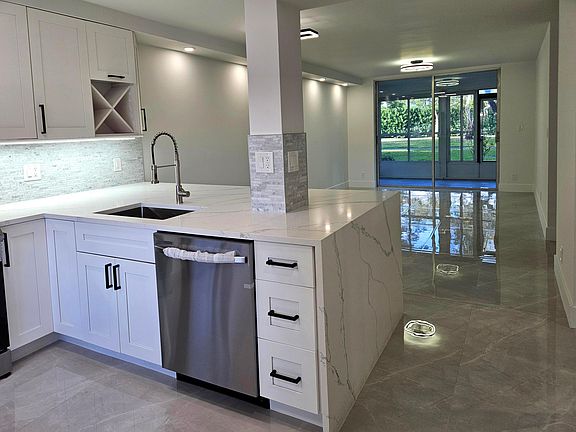 5th image of 6935 Huntington Lane #106