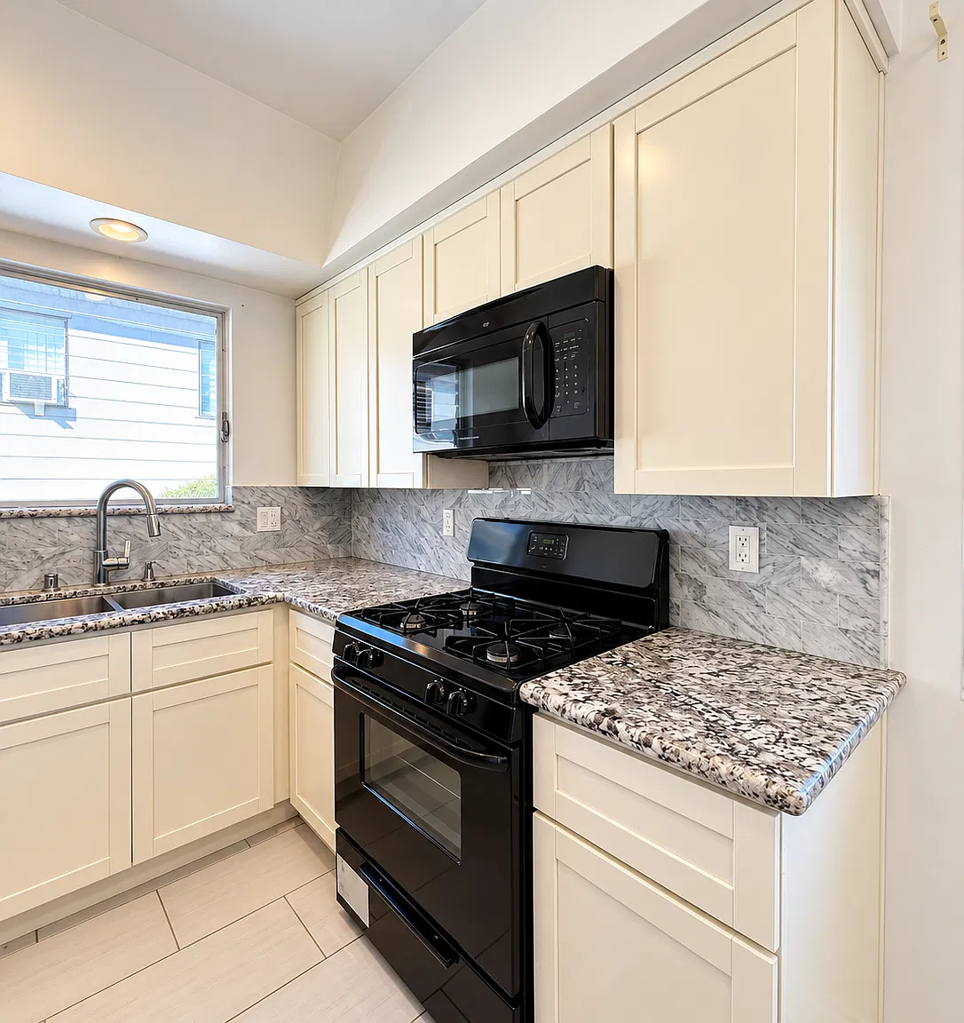 Studio, 550 sqft, $1,875 — Photo 3