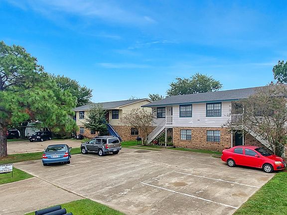 2nd image of 702 Navarro Dr
