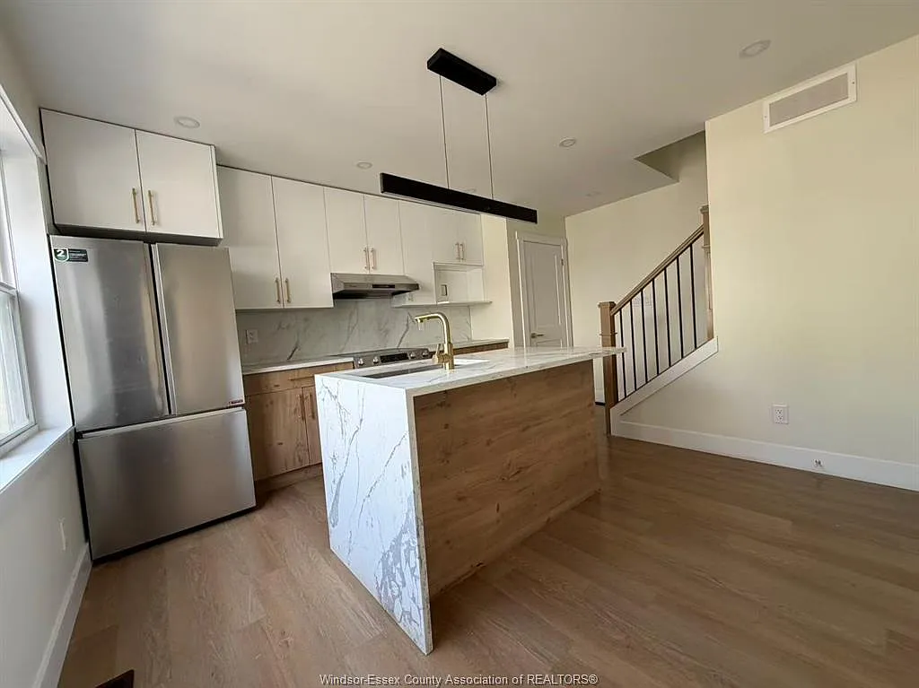 Building Photo - 160 Askin Ave #3