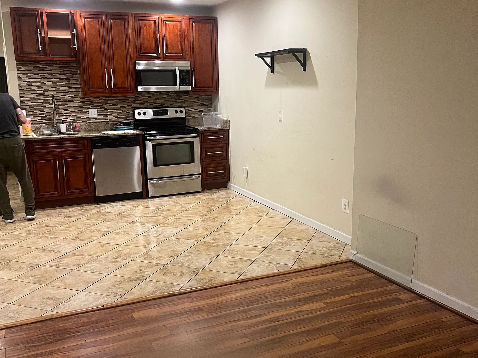 2 bed, 1100 sqft, $1,549 — Photo 4