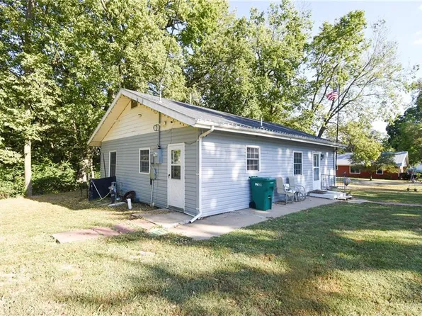 202 N 6th St, Westmoreland, KS 66549