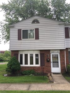 4682 Country Ln APT 10, Warrensville Heights, OH, 44128
