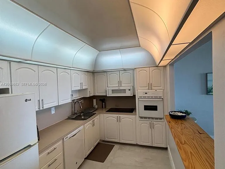 19380 Collins Ave #818-fl 3316 — Photo 2
