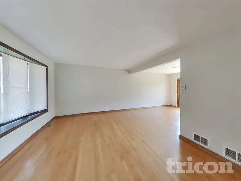 16646 Paxton Ave — Photo 2