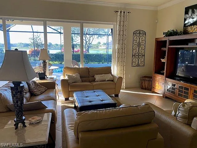 2 bed, 2.0 bath, 1855 sqft, $9,900 — Photo 4