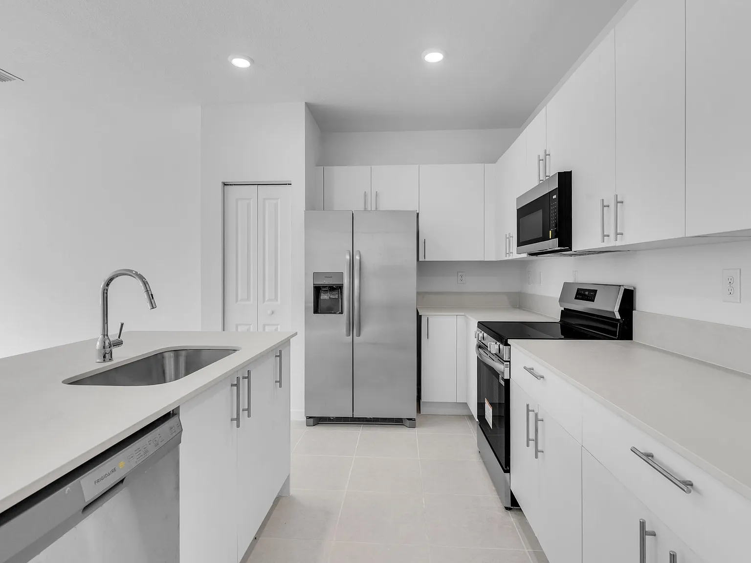 4 bed, 1633 sqft, $2,899 — Photo 3