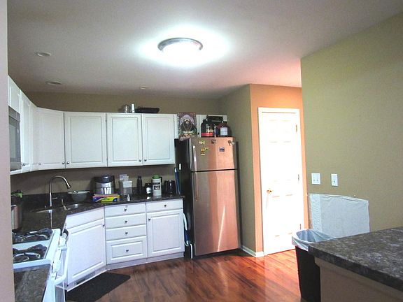 5th image of 121 Dorshire Ct