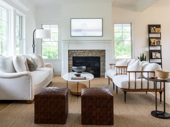 207 Cornelius Dr, Portsmouth, RI 02871