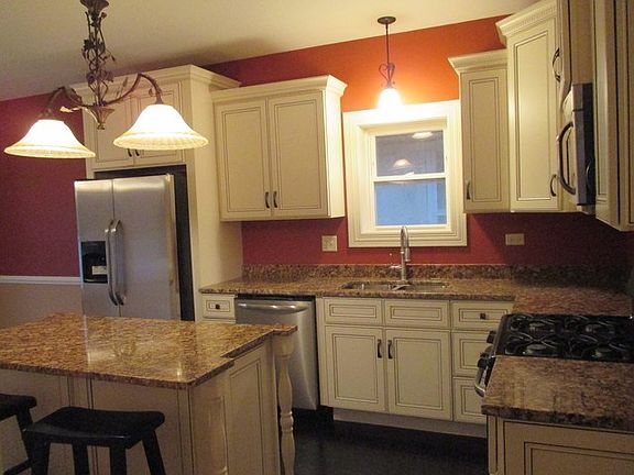 5th image of 2409 S 60th Ct