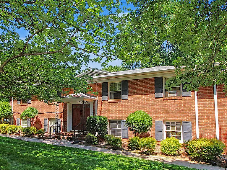 4121-2 Walker Rd — Photo 2