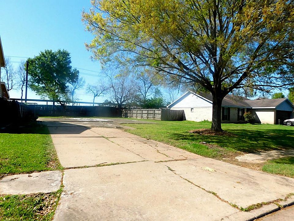 1st image of 319 Oakdale Dr