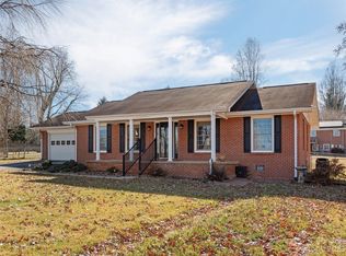 112 Anthony Dr, East Flat Rock, NC 28726