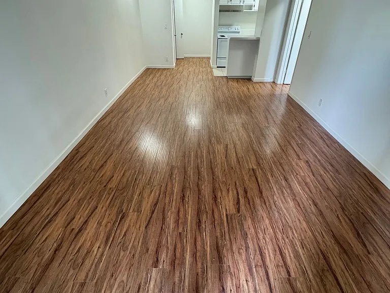 1150 N Normandie — Photo 17
