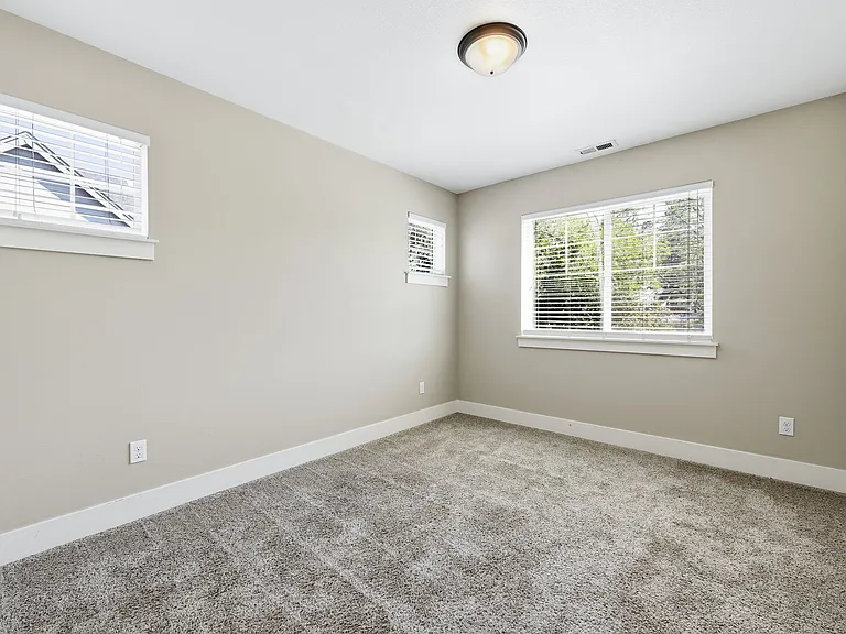 1064 SE Leonel Ln — Photo 28