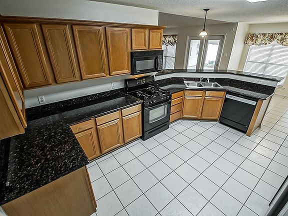 5th image of 969 Valerie Dr