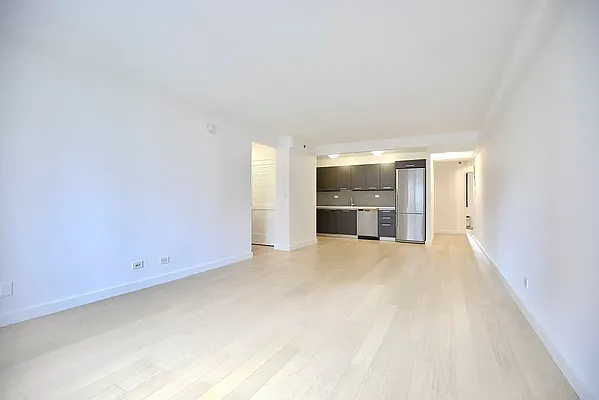 Rented by Manhattan Realty Group | media 9