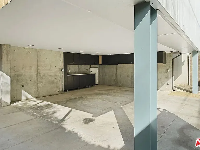 724 Superba Ave — Photo 25