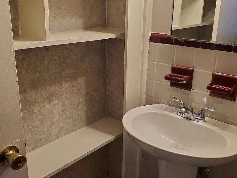 2505 Douglas Dr — Photo 6