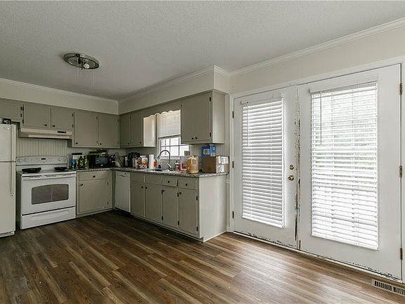 5th image of 306 S Okelly Ave