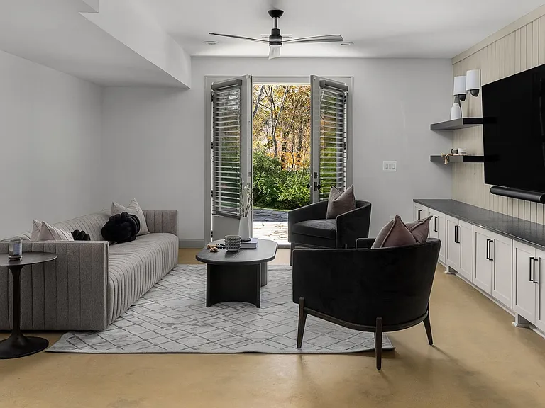4613 Villa Green Dr — Photo 26