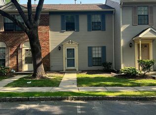 6 Wosniak Ct, Lawrence Township, NJ 08648