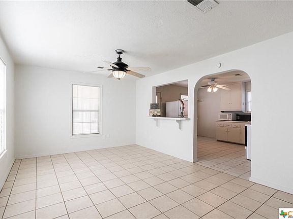 5th image of 1101 E Avenue G