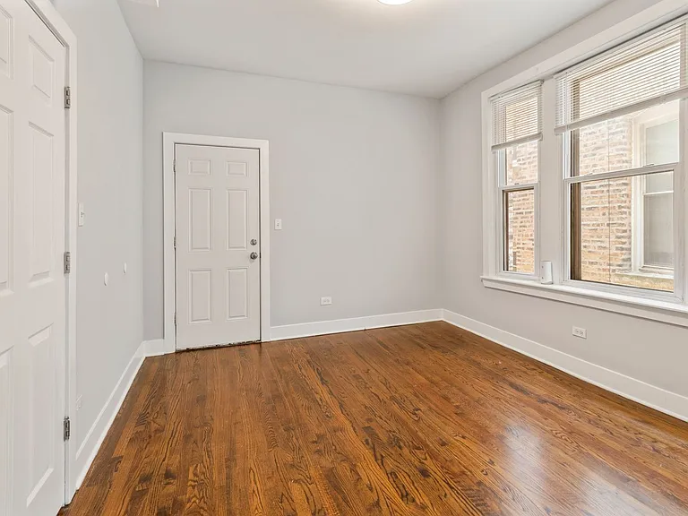 2110 W Division St #3R — Photo 8
