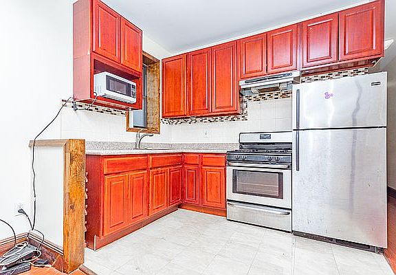 4th image of 631 Sterling Pl APT 3L