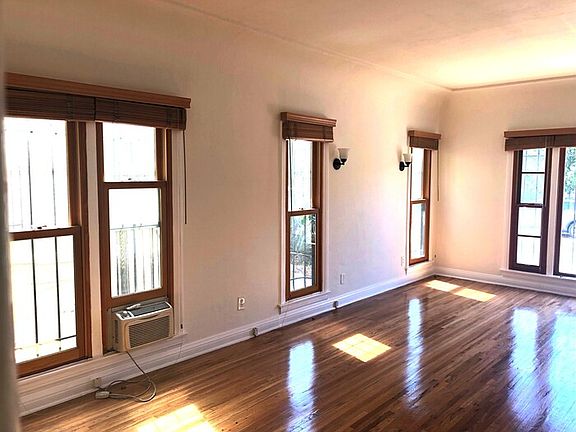 5th image of 7007 Willoughby Ave #7007