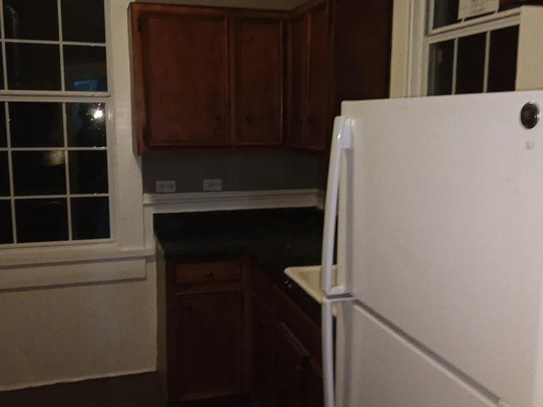1128 Essex St — Photo 5