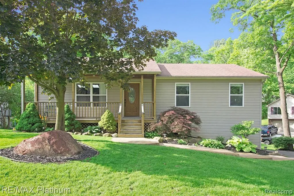 7386 Valley Dr photo 1
