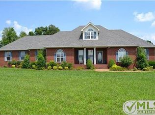 94 Froedge Dr, Lafayette, TN 37083