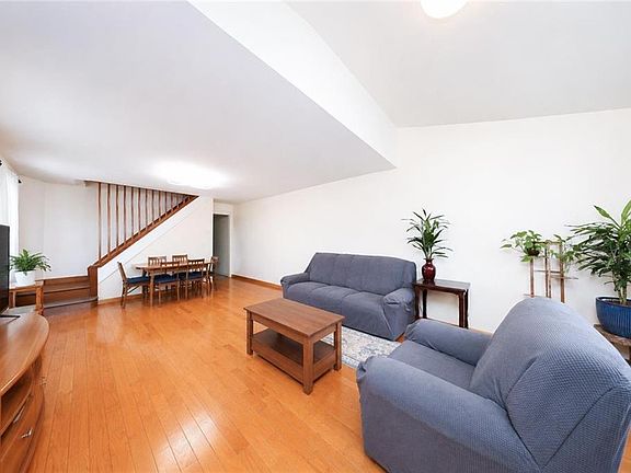 3rd image of 3177 Avenue W