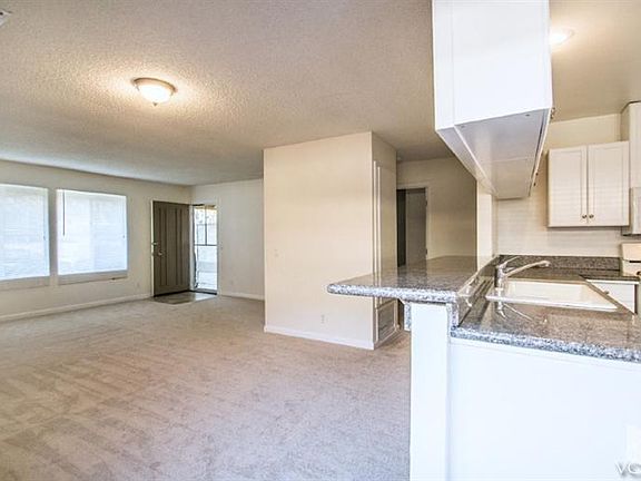 Additional dining space at breakfast bar