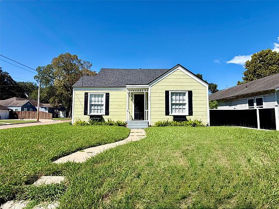 2nd image of 2401 Centennial St