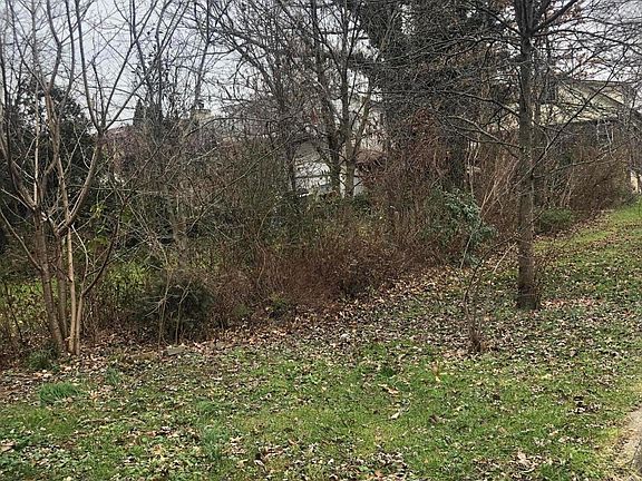 4th image of 575 Jefferson Blvd