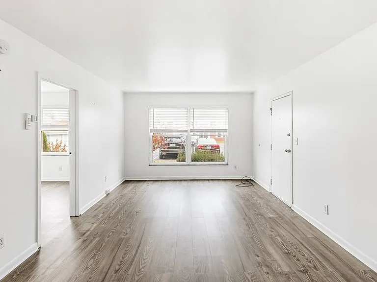 3733 Hillsboro Rd #5 — Photo 8