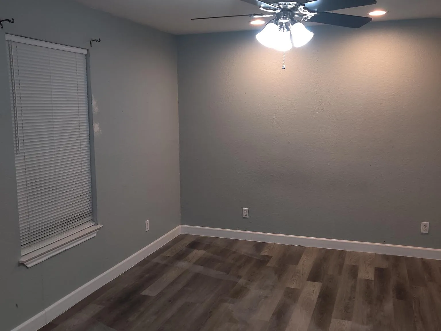 3 bed, 1416 sqft, $2,100 — Photo 2