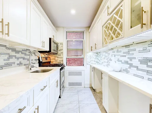 65-36 Wetherole St #101, Rego Park, NY 11374