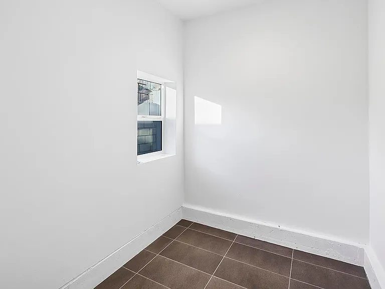 827 1/2 Centennial St — Photo 10