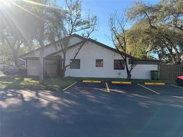 9601 NW 16th St, Pembroke Pines, FL 33024