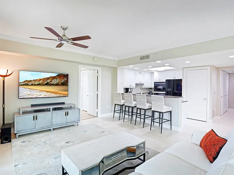 2738 Tiburon Blvd E #301 — Photo 7