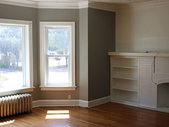 3rd image of 7842 S Cregier Ave