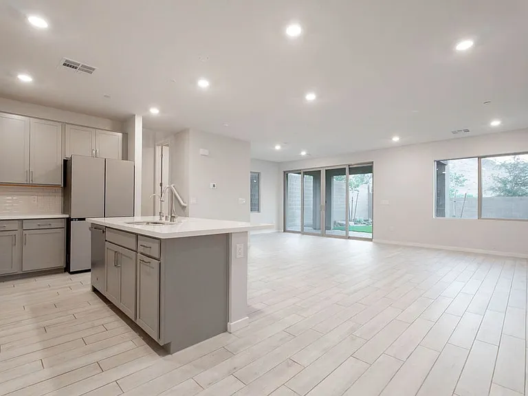 11620 Desert Hollow Ave — Photo 4