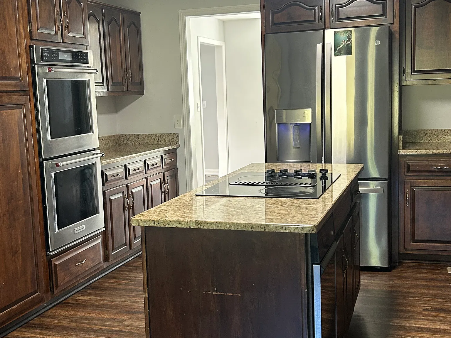 4 bed, 2.5 bath, 2700 sqft, $3,000 — Photo 3