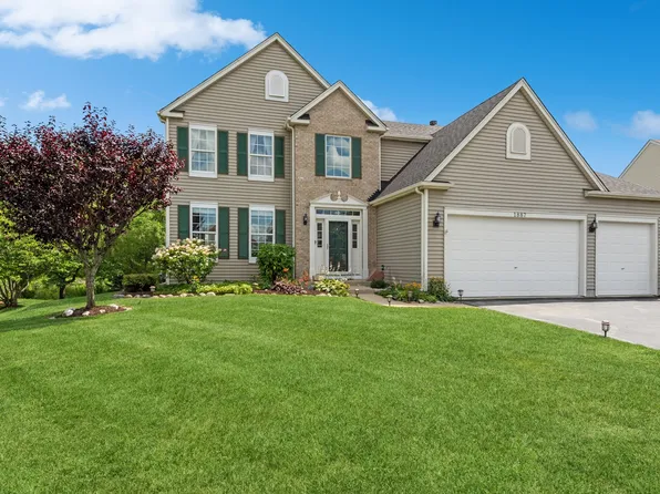 1887 Applewood Dr, Wauconda, IL 60084