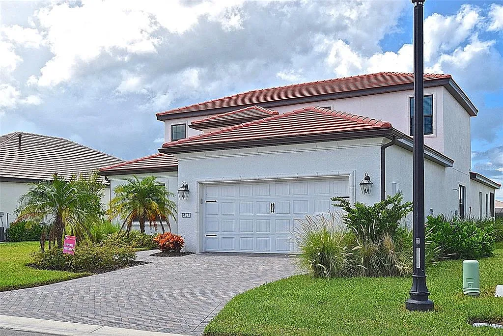 5 bed, 4.5 bath, 3393 sqft, $4,500 — Photo 2
